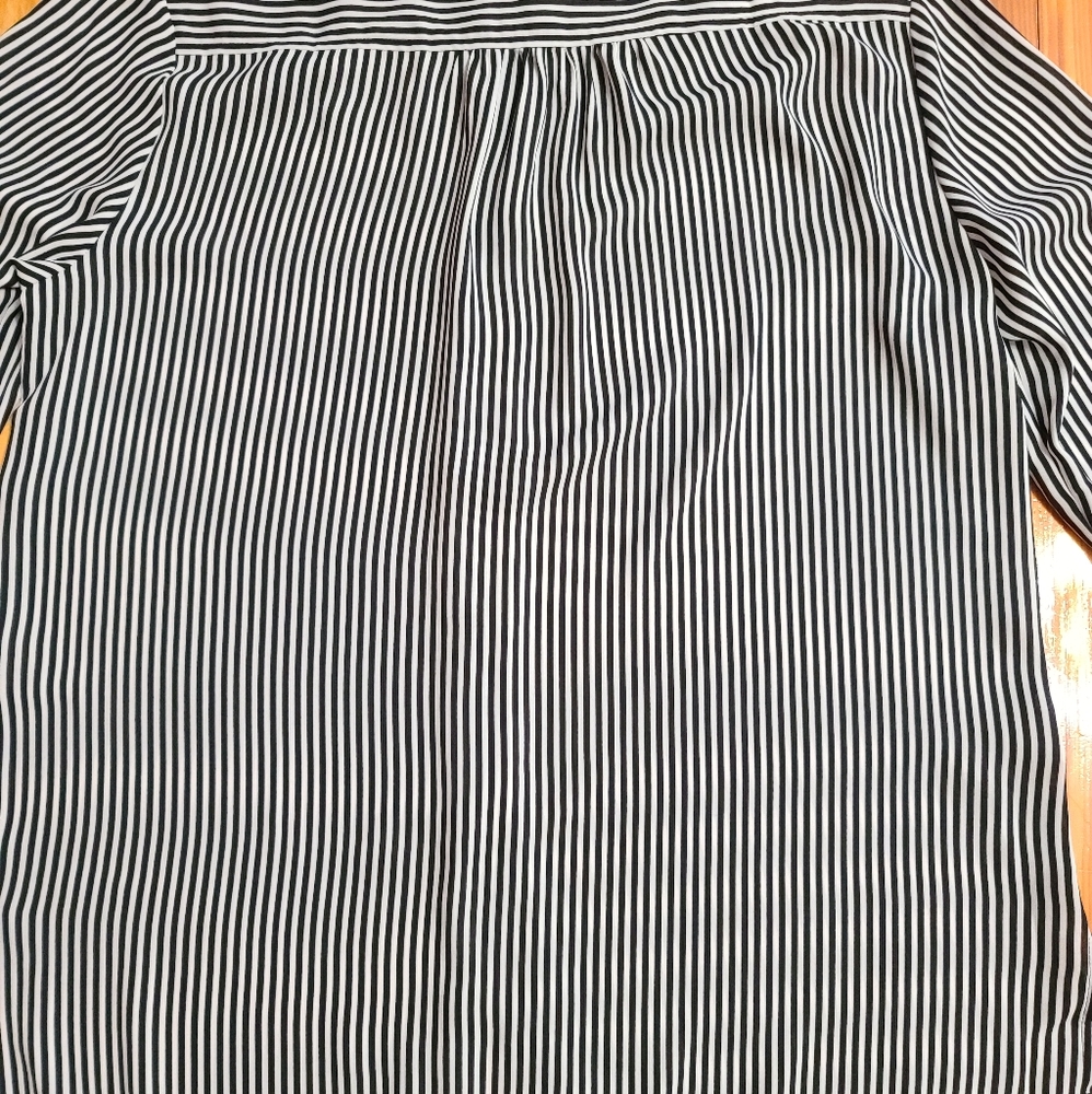 🦋Sale🦋4/$25Ann Taylor Factory Button Down Blouse - Picture 6 of 12